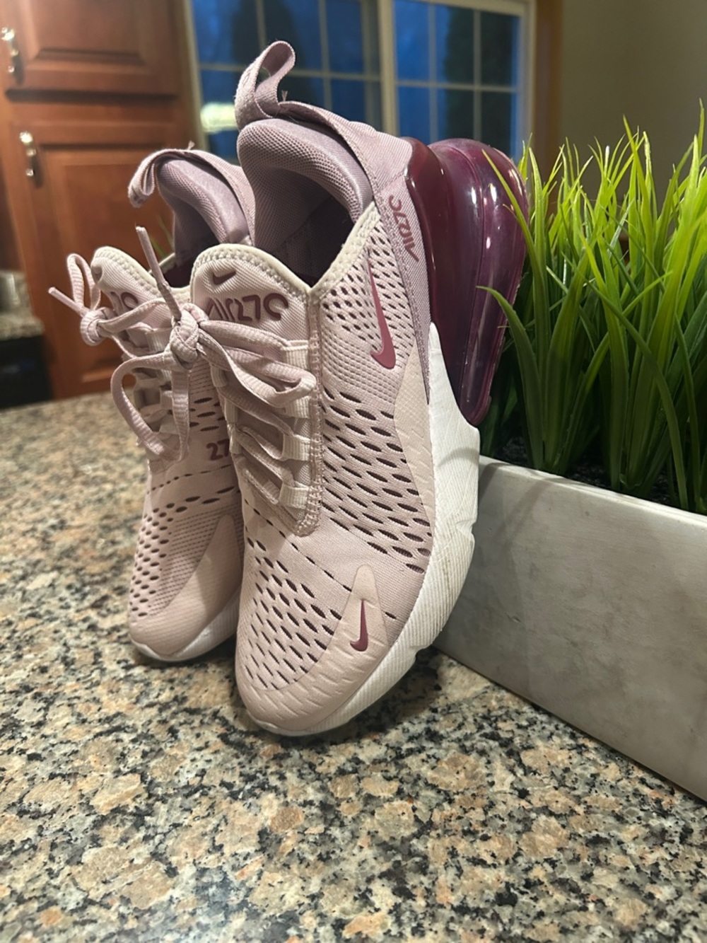 Nike Women's Air Max 270 Sneakers in Light Pink and Maroon - Picture 5 of 6